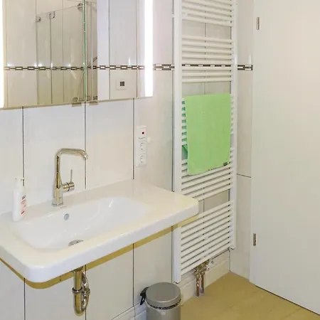 Nice Apartment In Warwerort With Wifi Apartamento