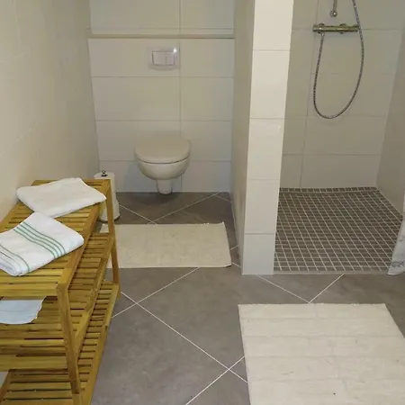 Nice Apartment In Warwerort With Wifi Apartamento *