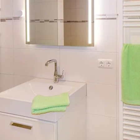 Amazing In Warwerort Apartament *